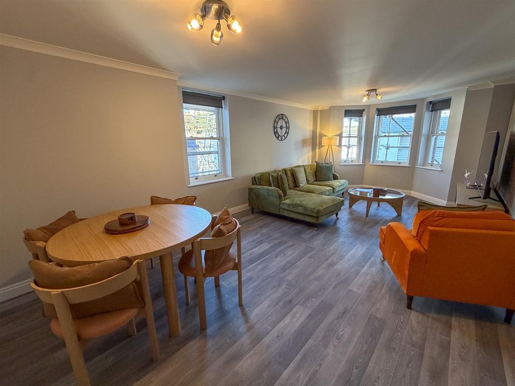 Property photo 2 of 14 28 Central Apartments-12.Jpg