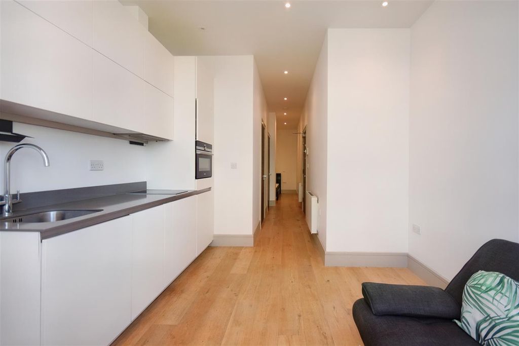 Property photo 2 of 9 Kitchen