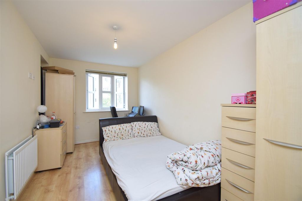 Property photo 2 of 8 Bedroom