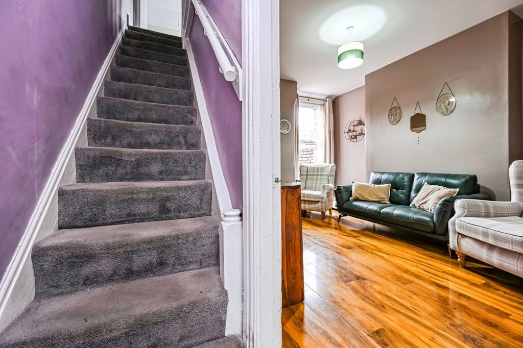 Property photo 2 of 15 Pbox-Img.Jpg