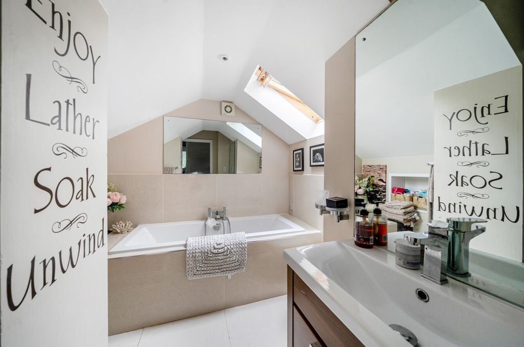 Property photo 3 of 27 1328938-6-6880Ddd...