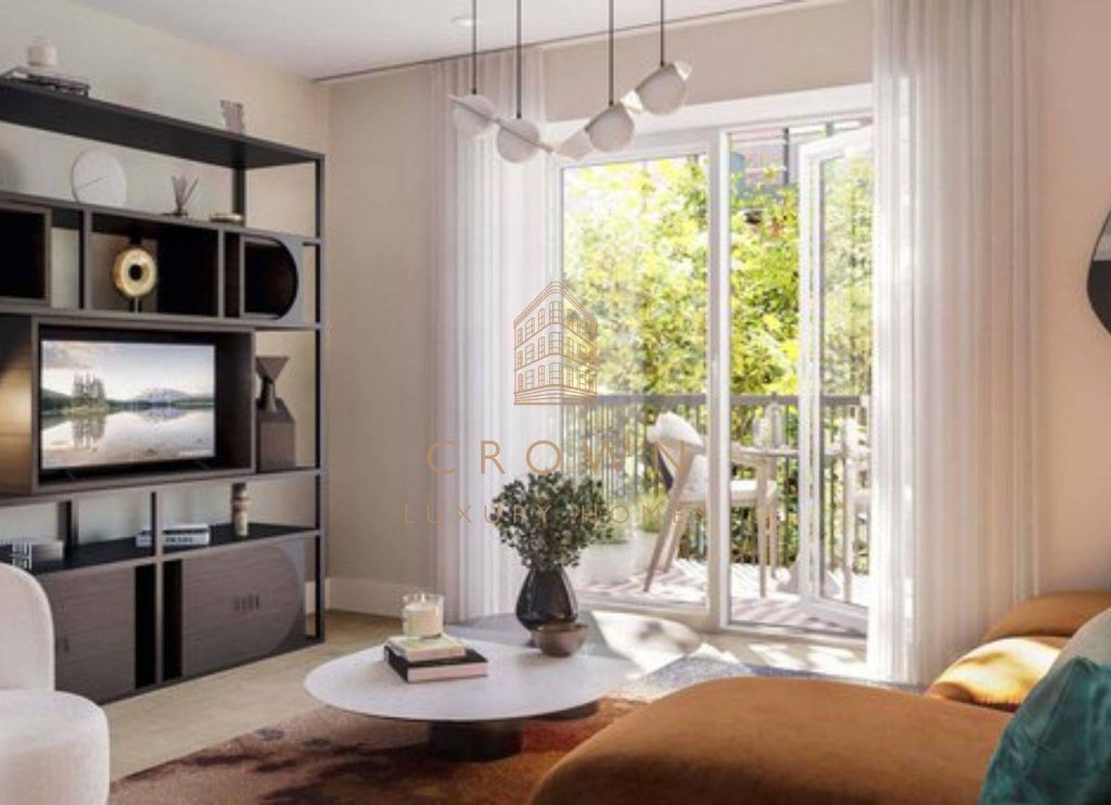 Property photo 2 of 8 One Clapham Junction (6).Jpg