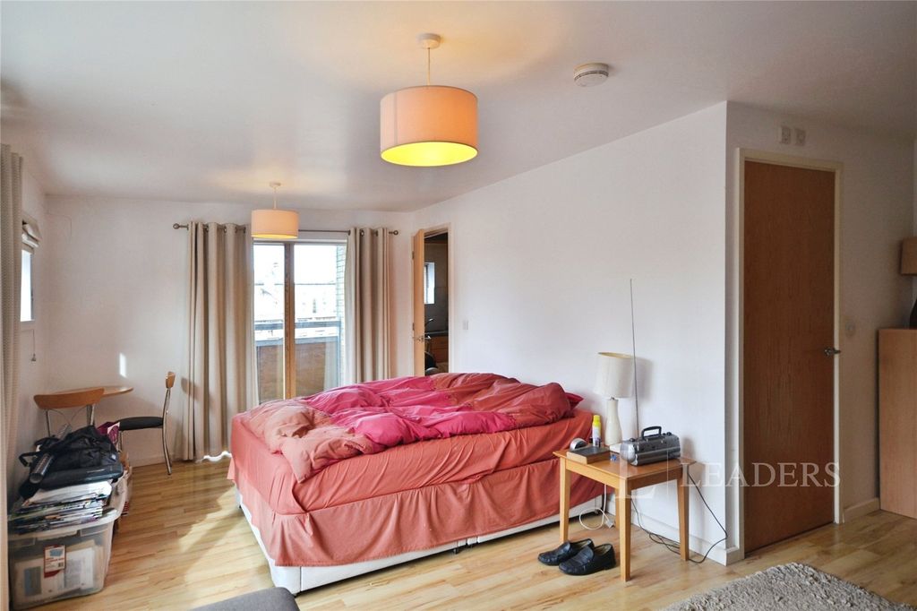 Property photo 3 of 8 Picture No. 06