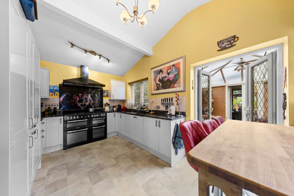 Property photo 2 of 40