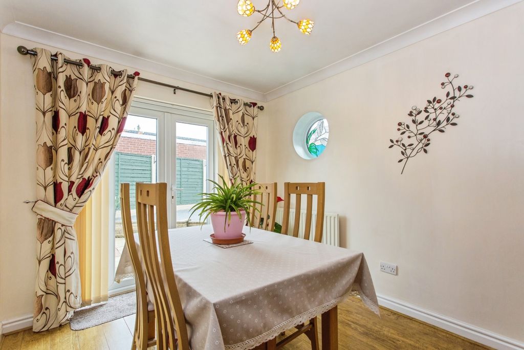 Property photo 3 of 18 Dining Room
