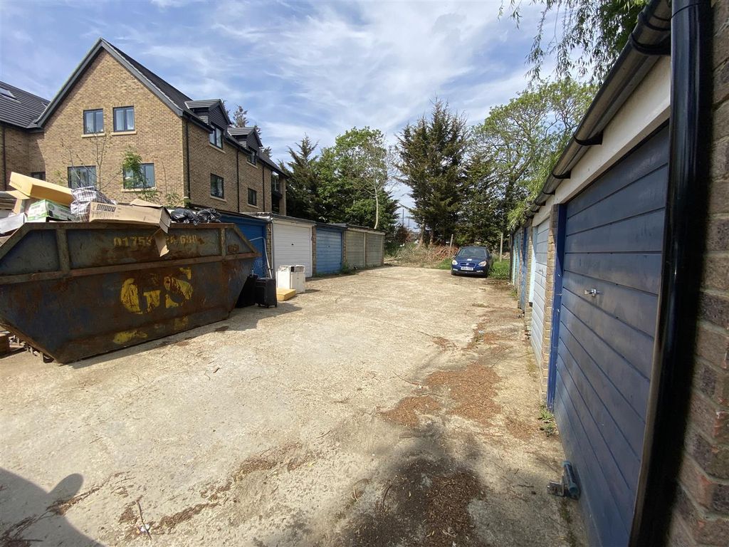 Property photo 3 of 4 Garage Oakley Close 3.Jpg