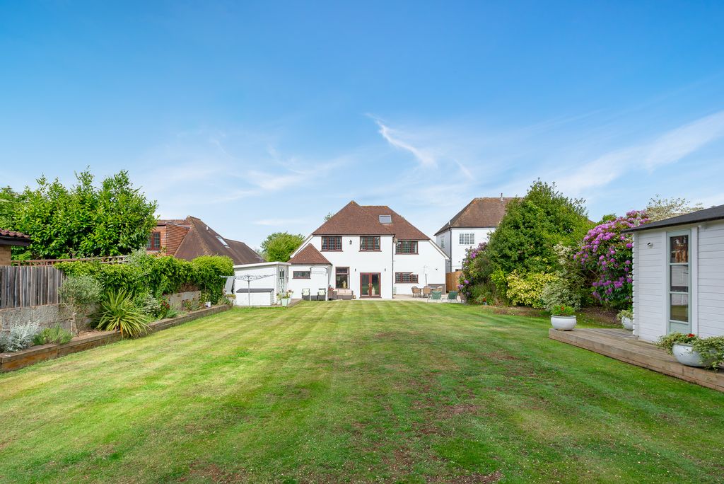 Property photo 2 of 28