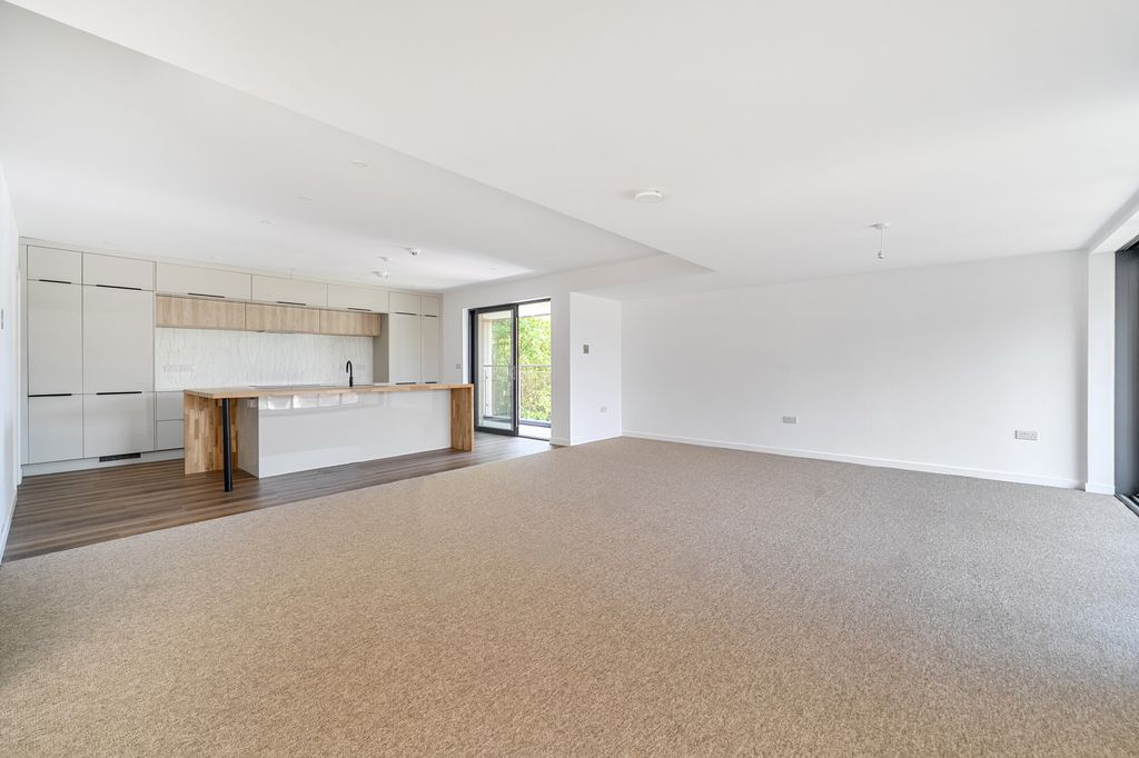 Property photo 3 of 25