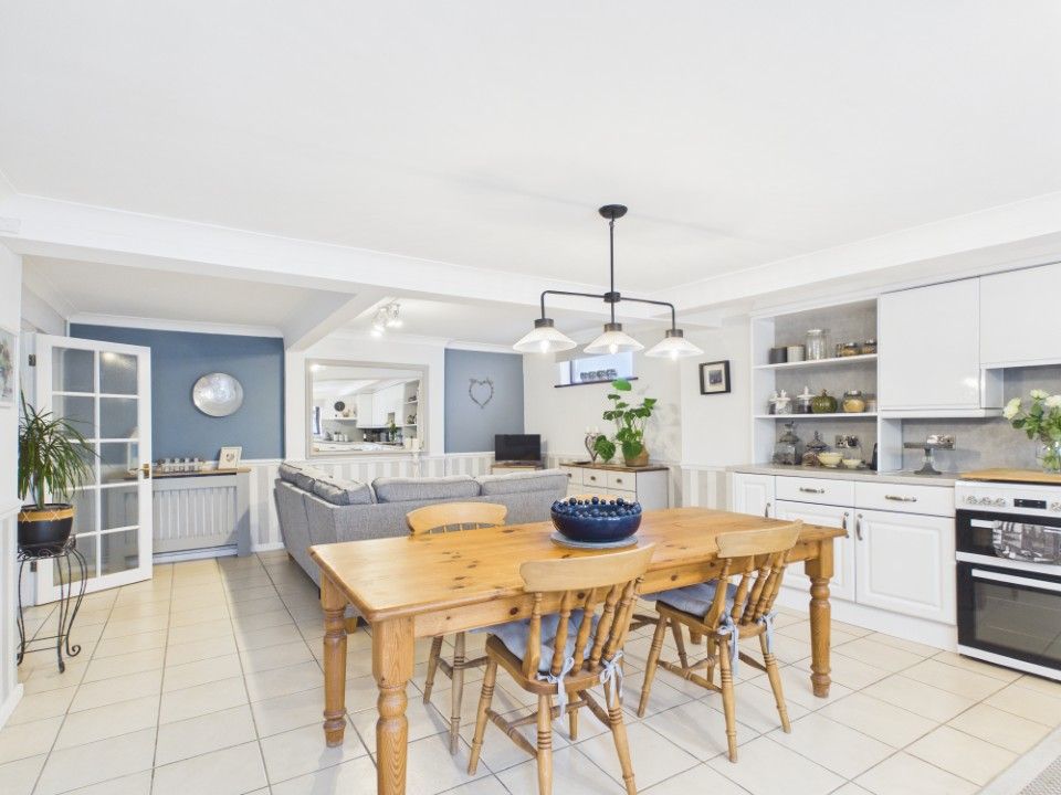 Property photo 2 of 27