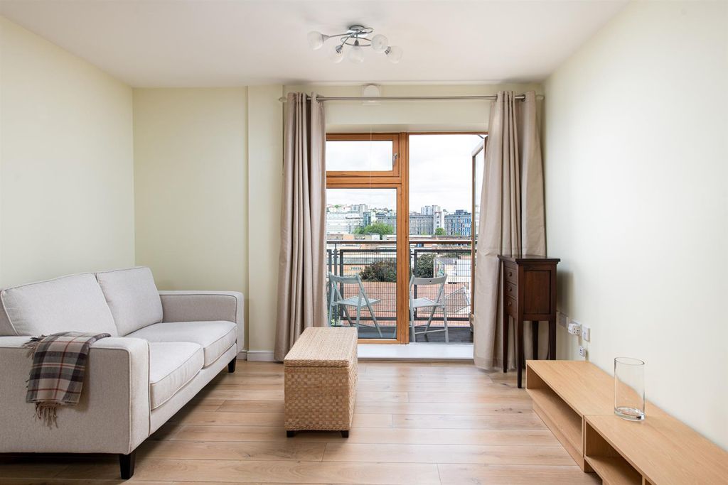 Property photo 3 of 22 Reception