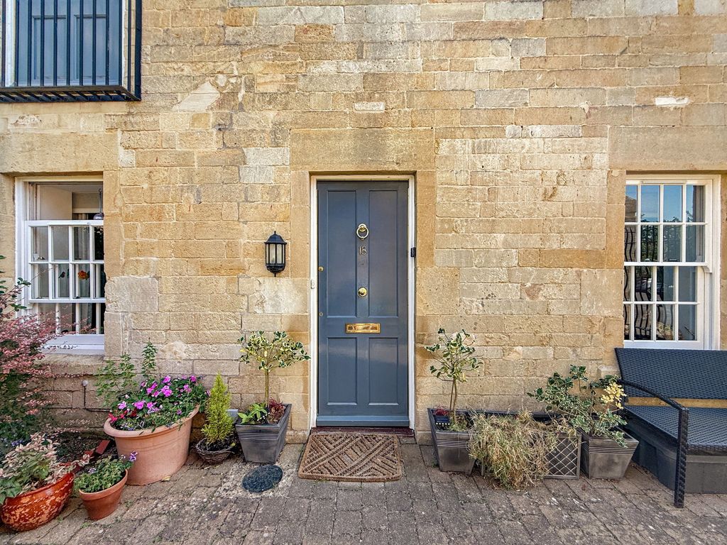 Property photo 2 of 27