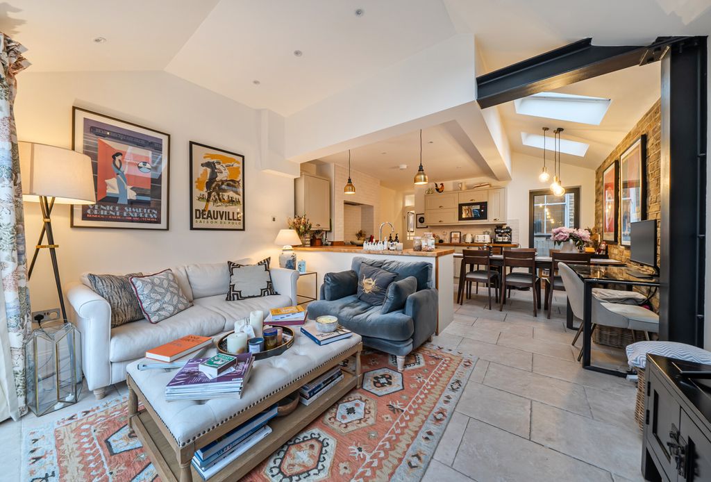 Property photo 3 of 12 1396721-6-695Fcf9...