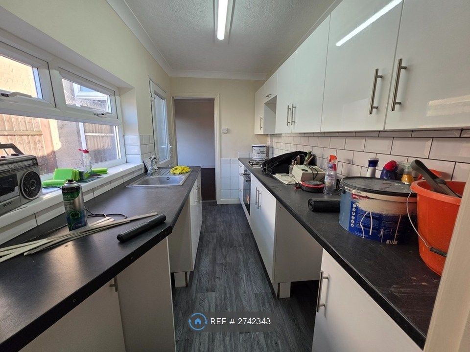 Property photo 3 of 15 Kitchen