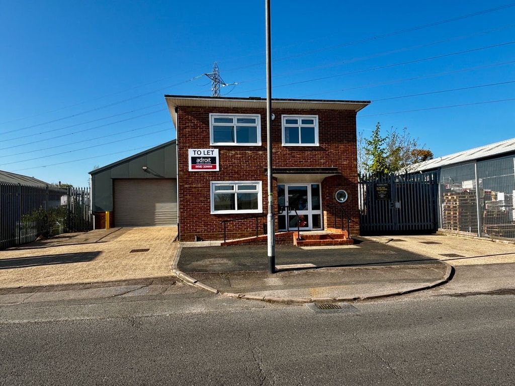 Property photo 1 of 6 Eastern Avenue Dunstable Industrial Unit For Rent.Jpeg
