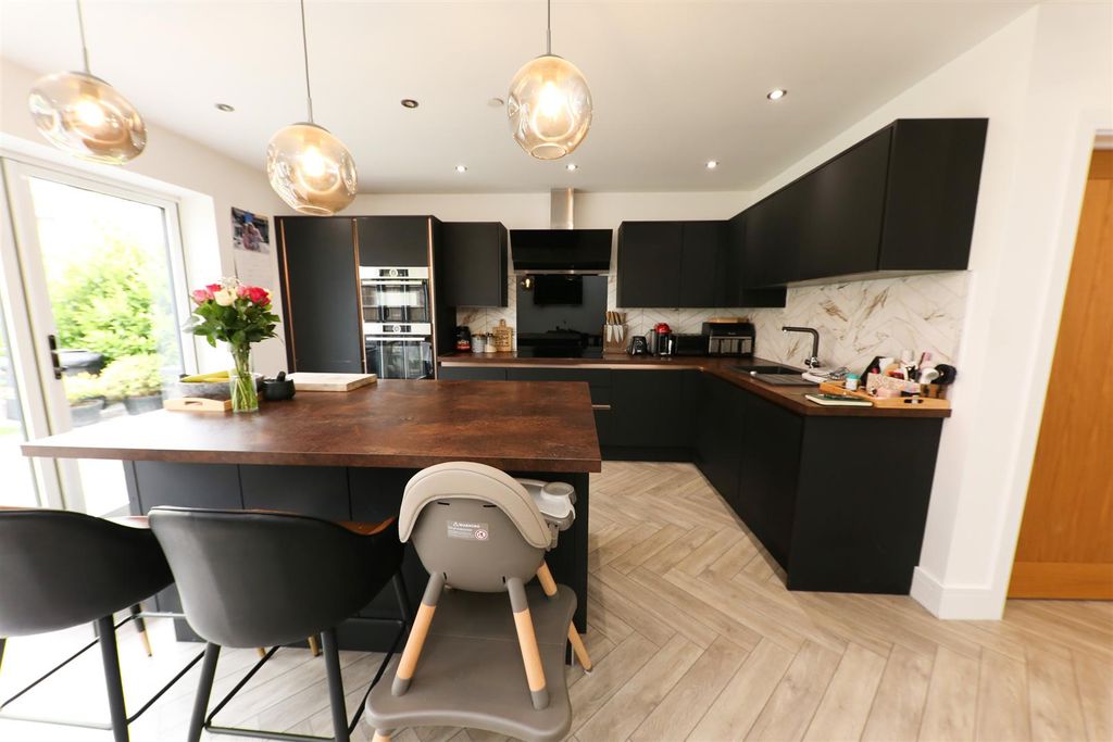 Property photo 2 of 26 Island Kitchen