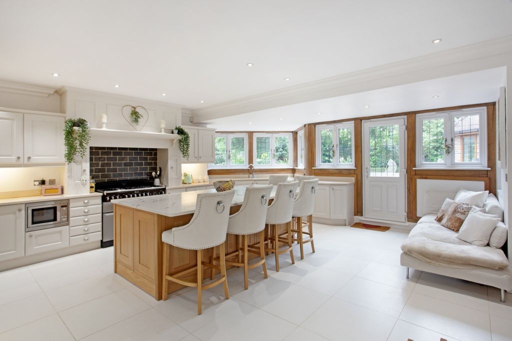 Property photo 3 of 17