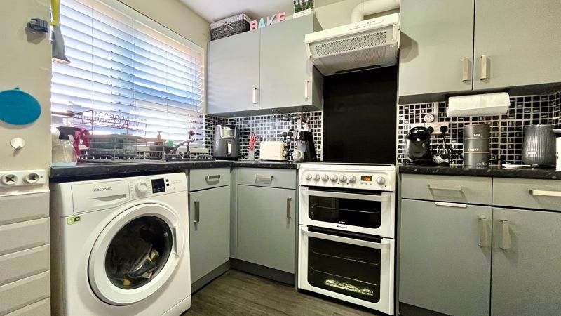 Property photo 2 of 11 Kitchen