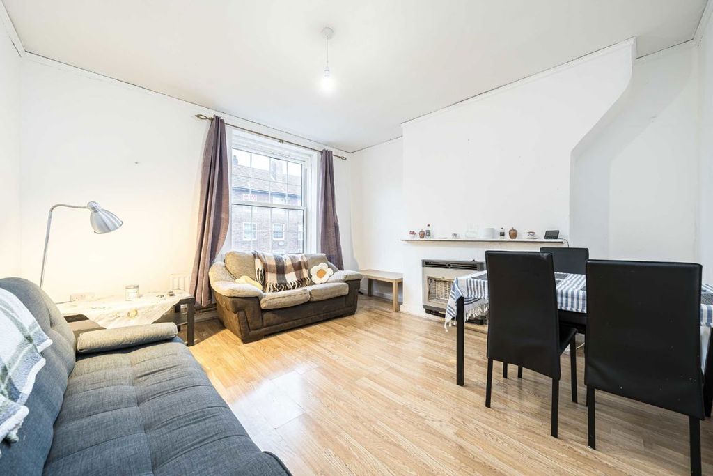 Property photo 2 of 6