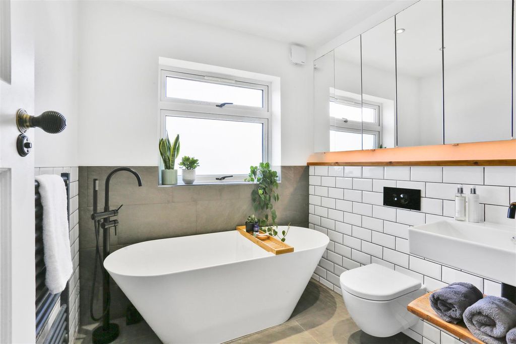 Property photo 3 of 47 1759549215 - 6 Rossdale, Sm1 - 24.Jpg