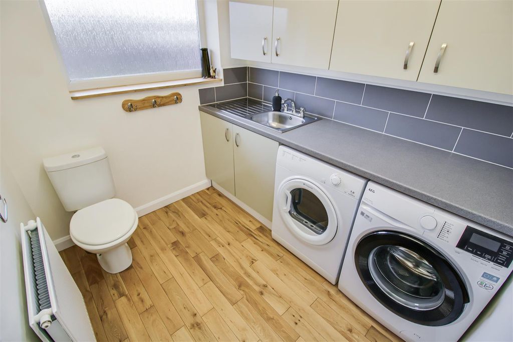 Property photo 3 of 27