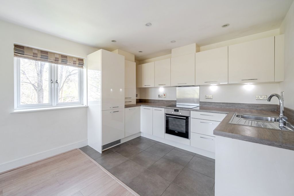 Property photo 2 of 11 1439623-2-69ce7d8...