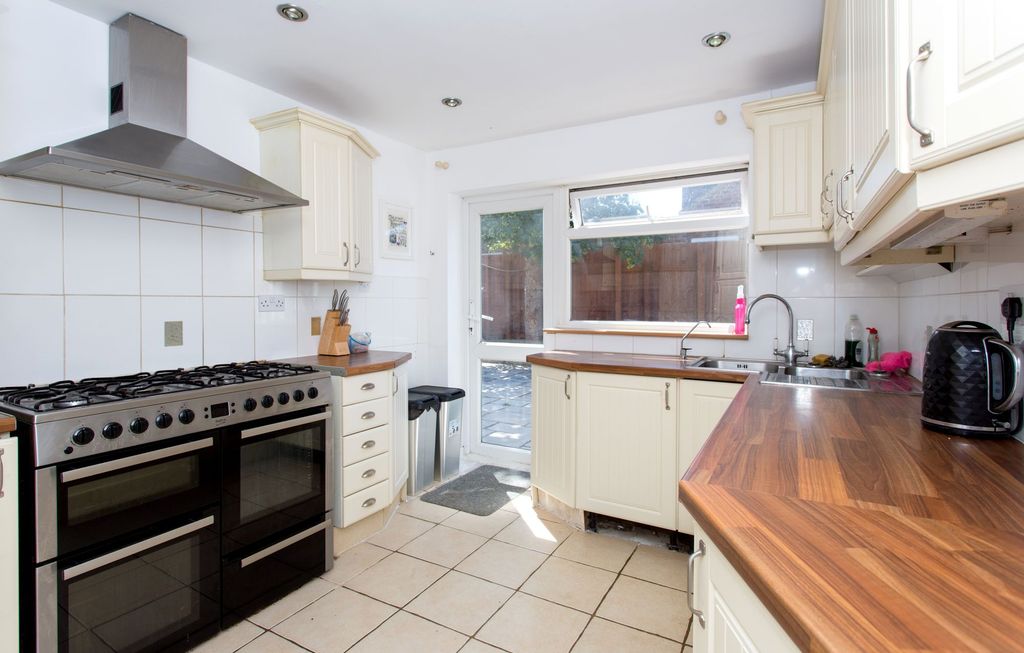 Property photo 3 of 25