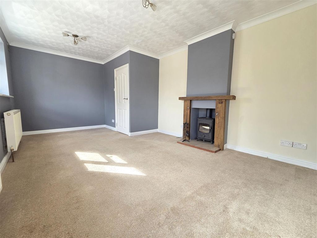 Property photo 3 of 14 Living Room