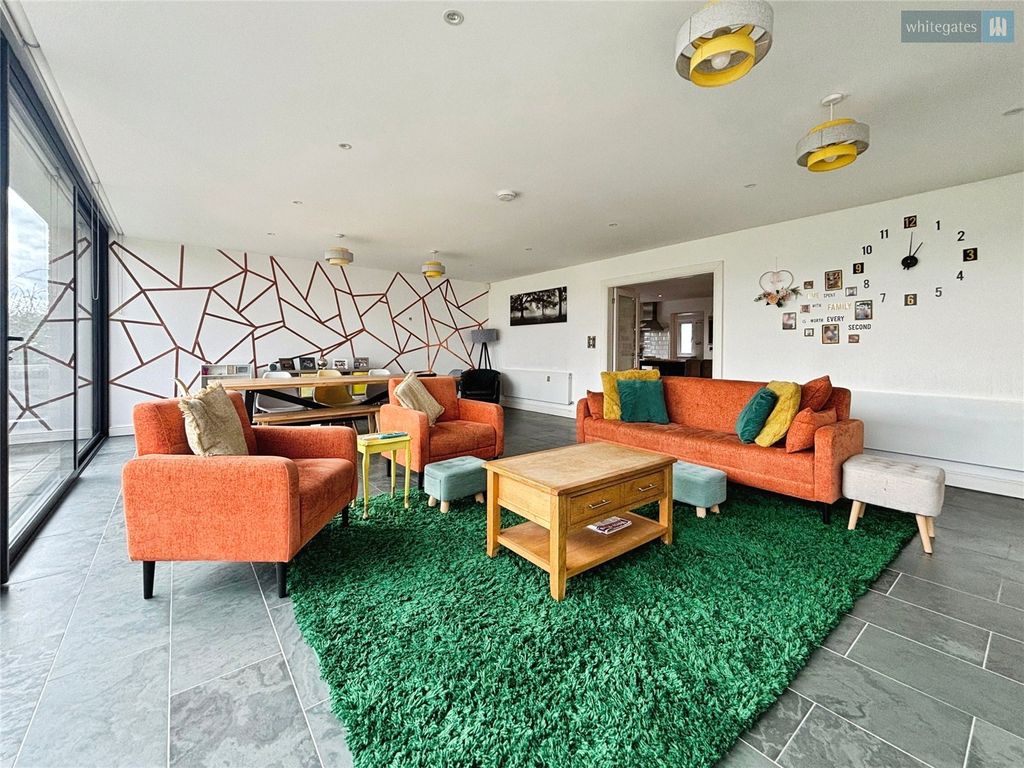 Property photo 3 of 23 Picture No. 35