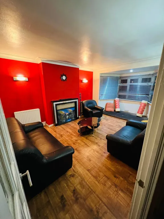 Property photo 2 of 5
