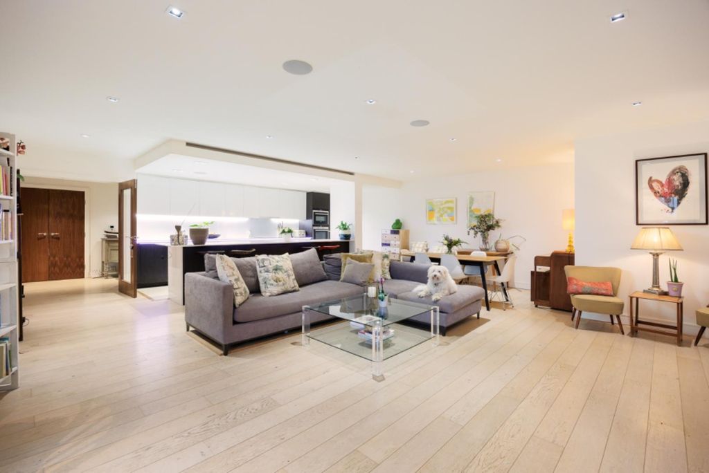 Property photo 2 of 15 Kew Bridge Road 26 (01 Of 17).Jpg