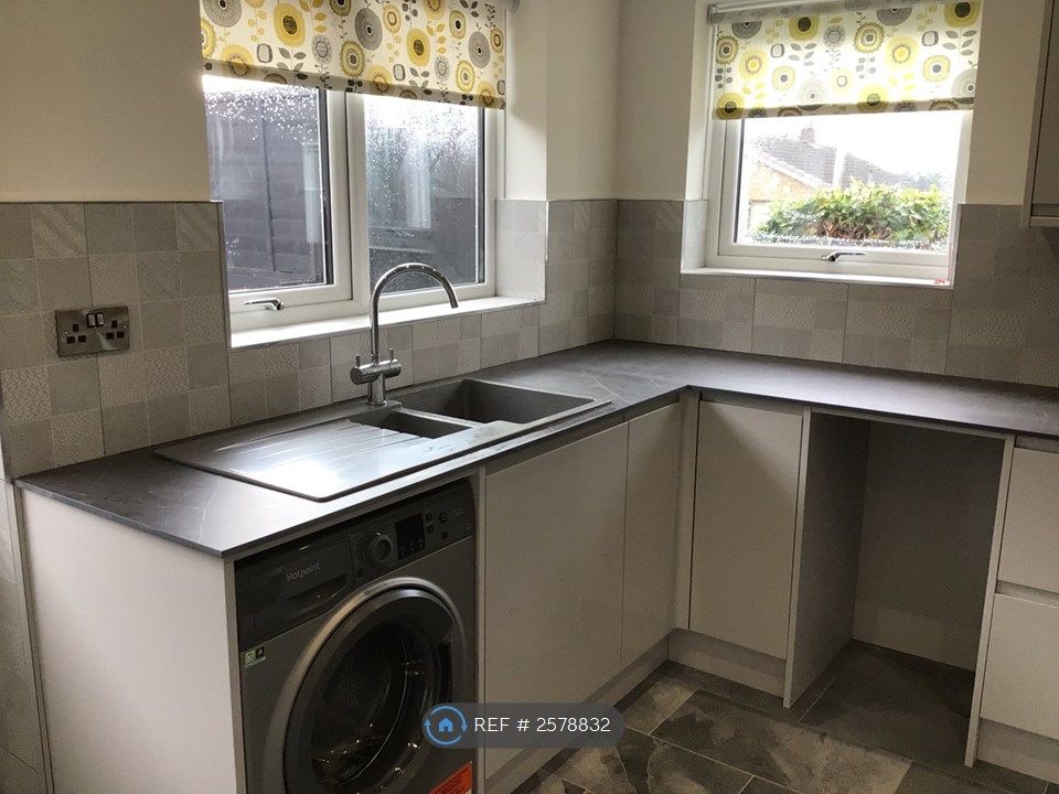 Property photo 1 of 11 Kitchen
