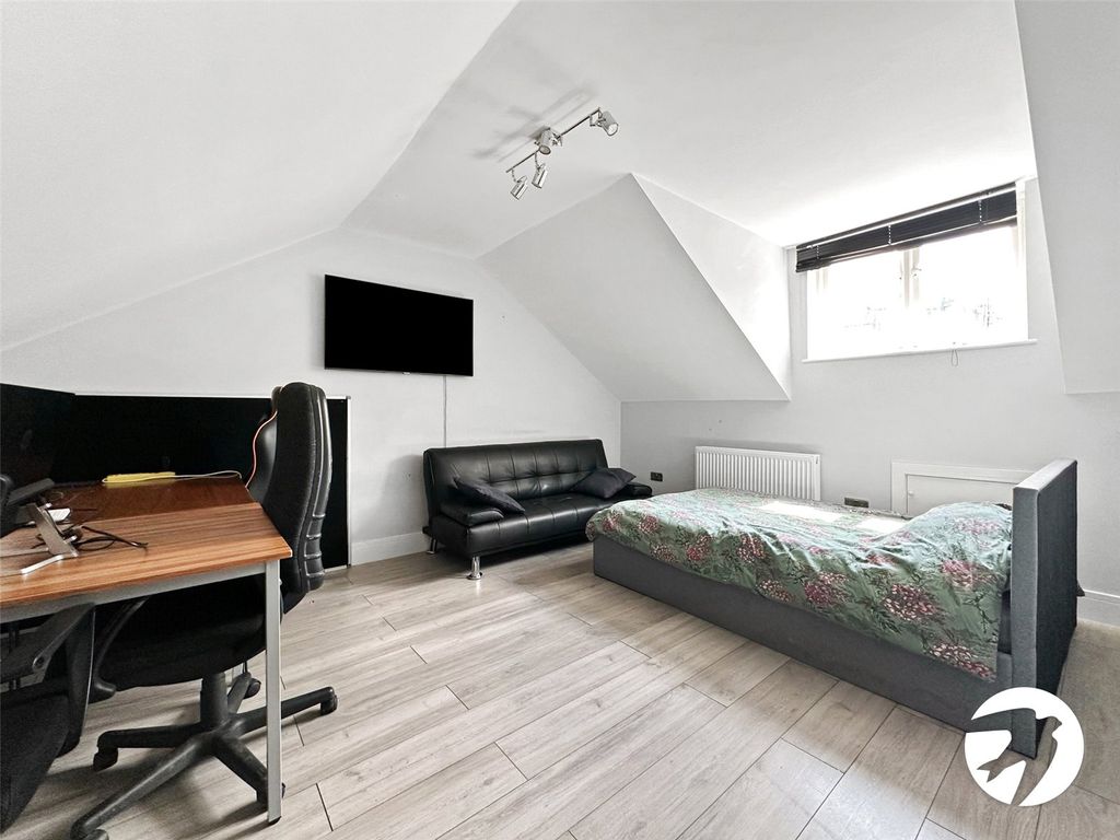 Property photo 3 of 6 Bedroom