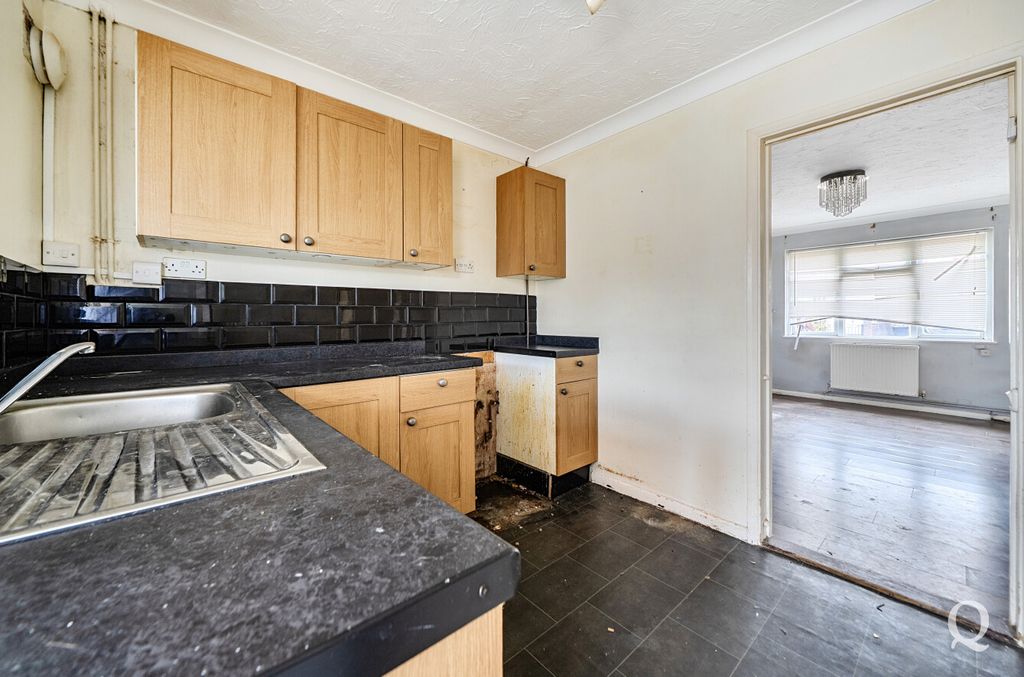 Property photo 2 of 17 99d08026-d18B-42F...