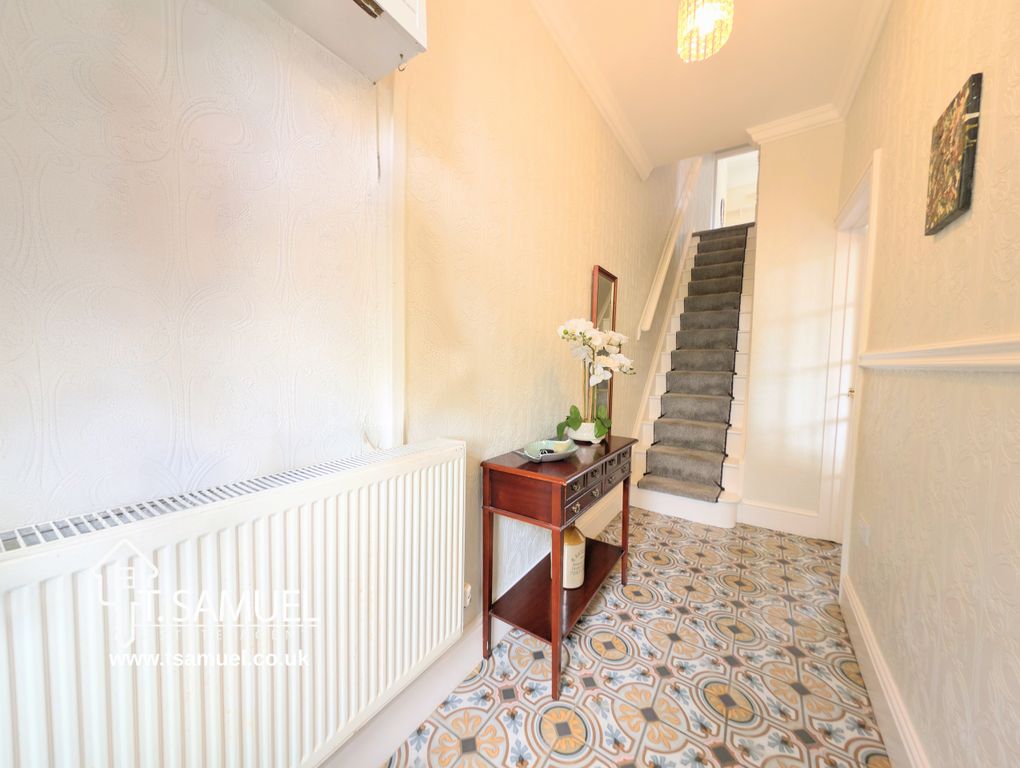 Property photo 2 of 32 Hallway