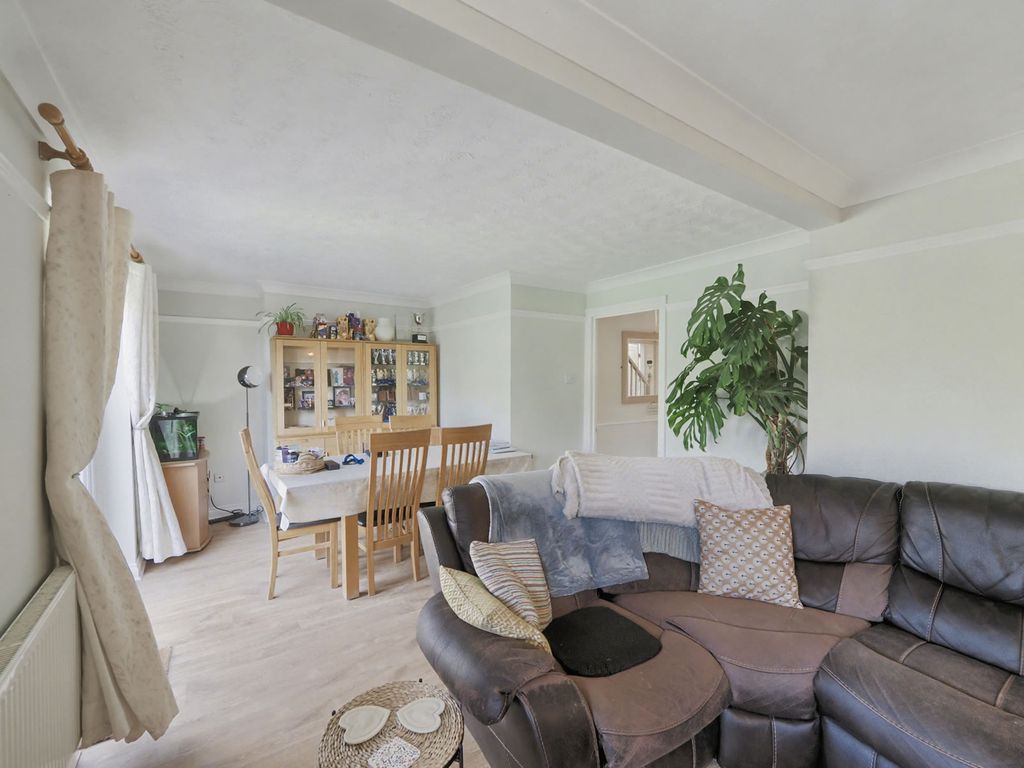 Property photo 2 of 21 Sycamoreclose20260408065205_P4070018_7Brkl.Jpg