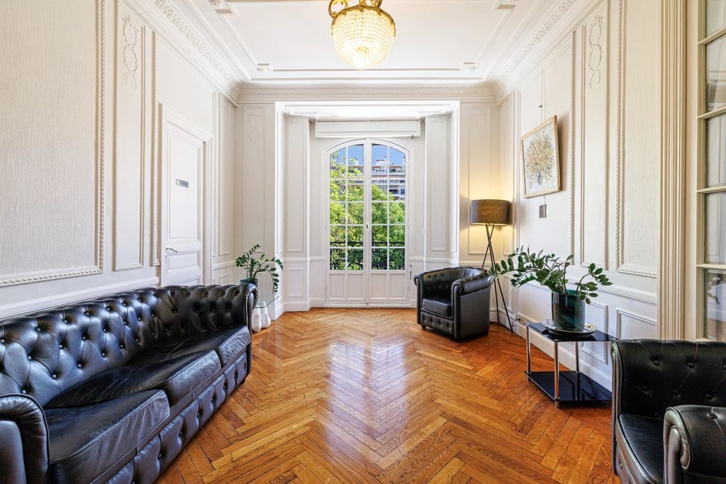 Property photo 1 of 22 Sale Nice - Musiciens - Place Mozart: 3 Rooms Bourgeois Building