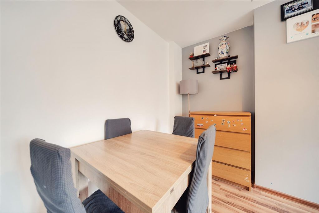 Property photo 3 of 11 Cardiff Ave-18.Jpg