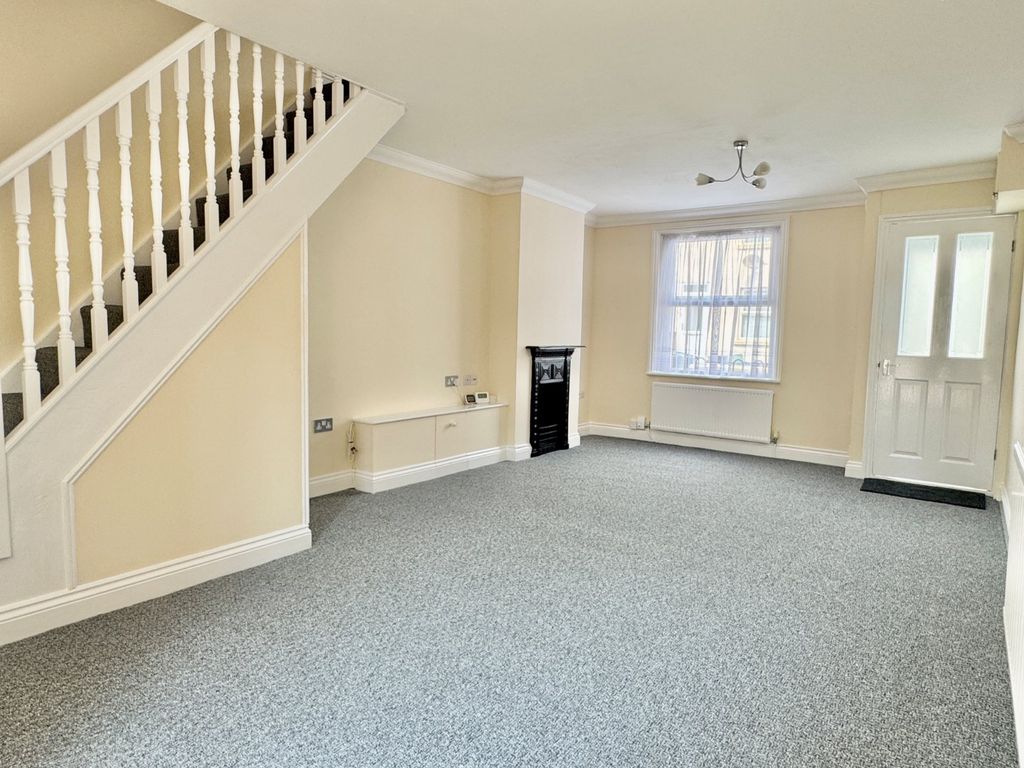 Property photo 1 of 13 Living Room