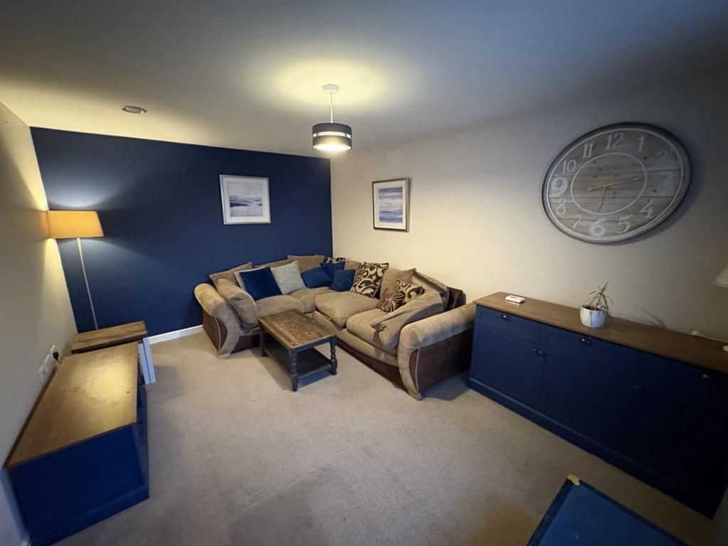 Property photo 2 of 11 Lounge