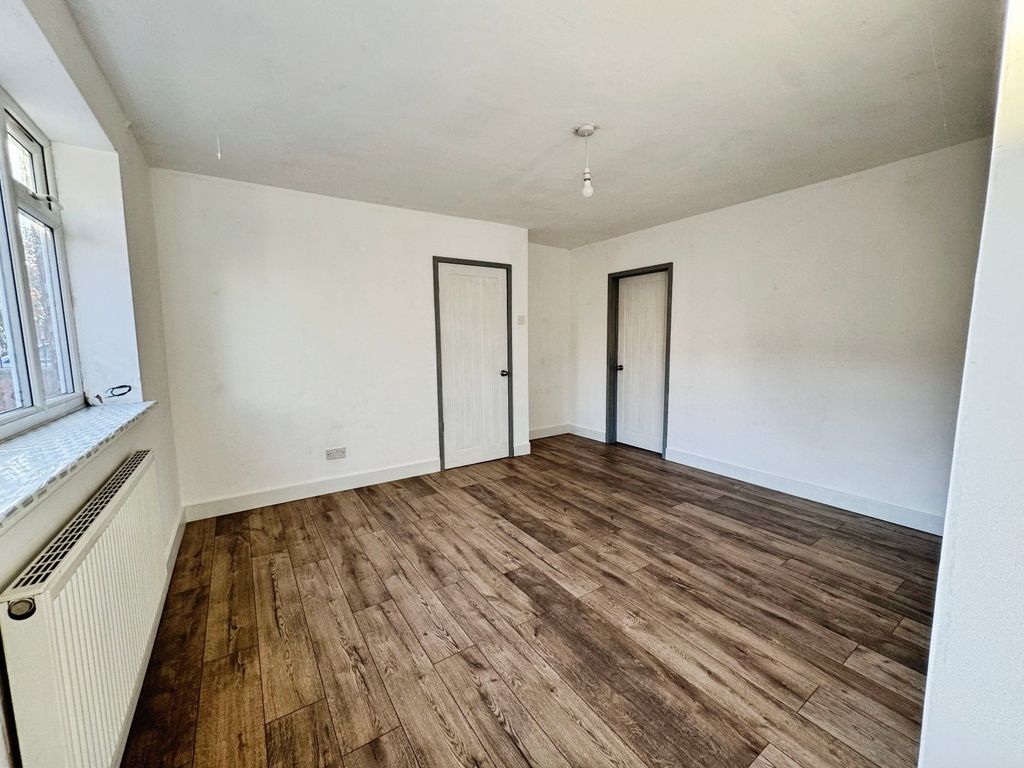 Property photo 2 of 17 Picture No. 03