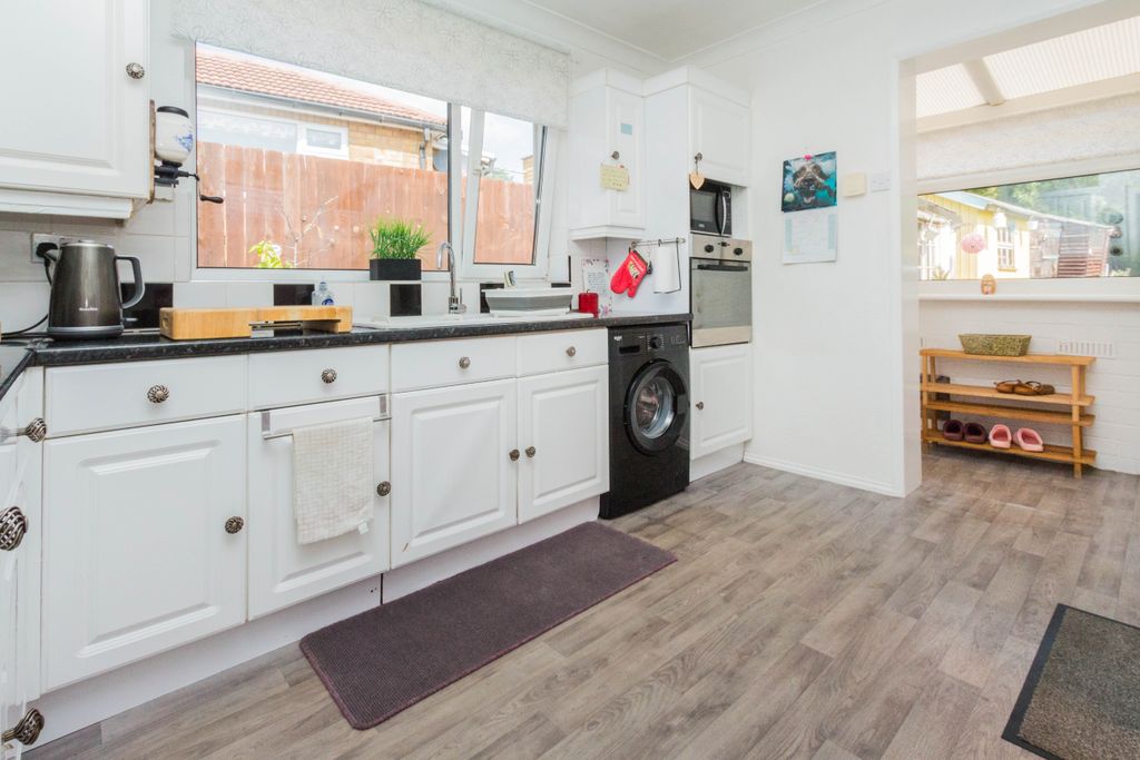 Property photo 3 of 14 Kitchen