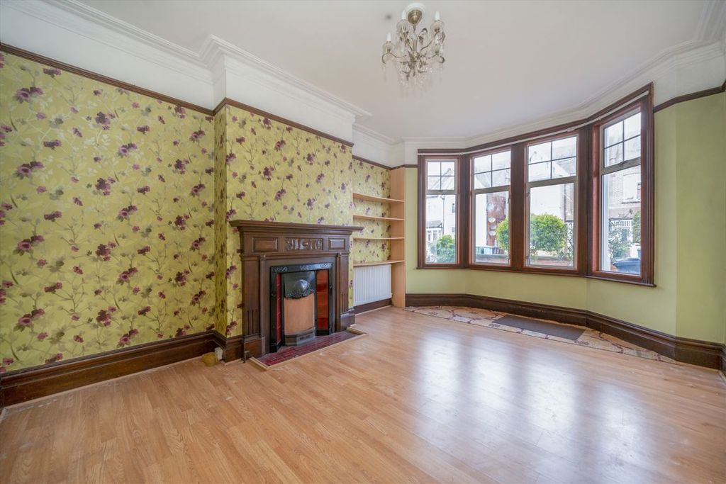 Property photo 2 of 8
