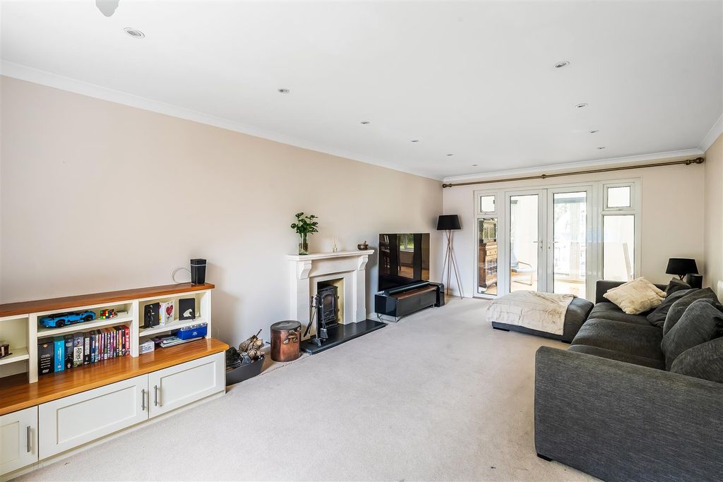 Property photo 3 of 39 29A-Agates-Lane-10.Jpg