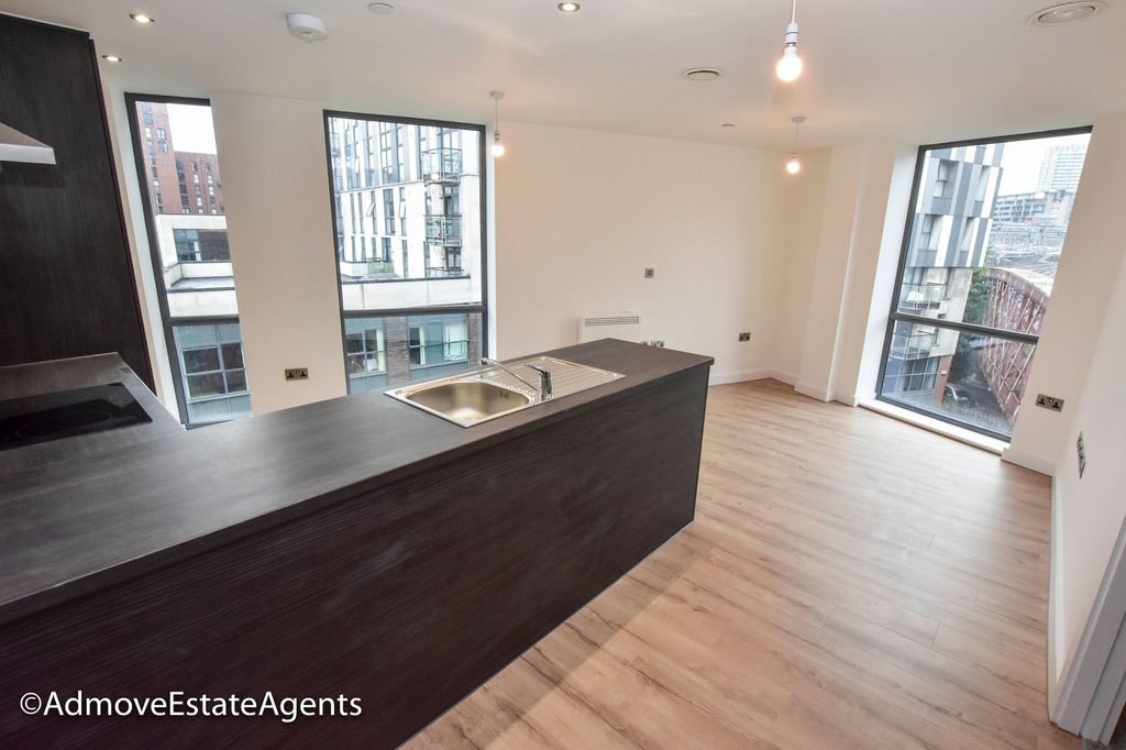 Property photo 1 of 12 Photo 9