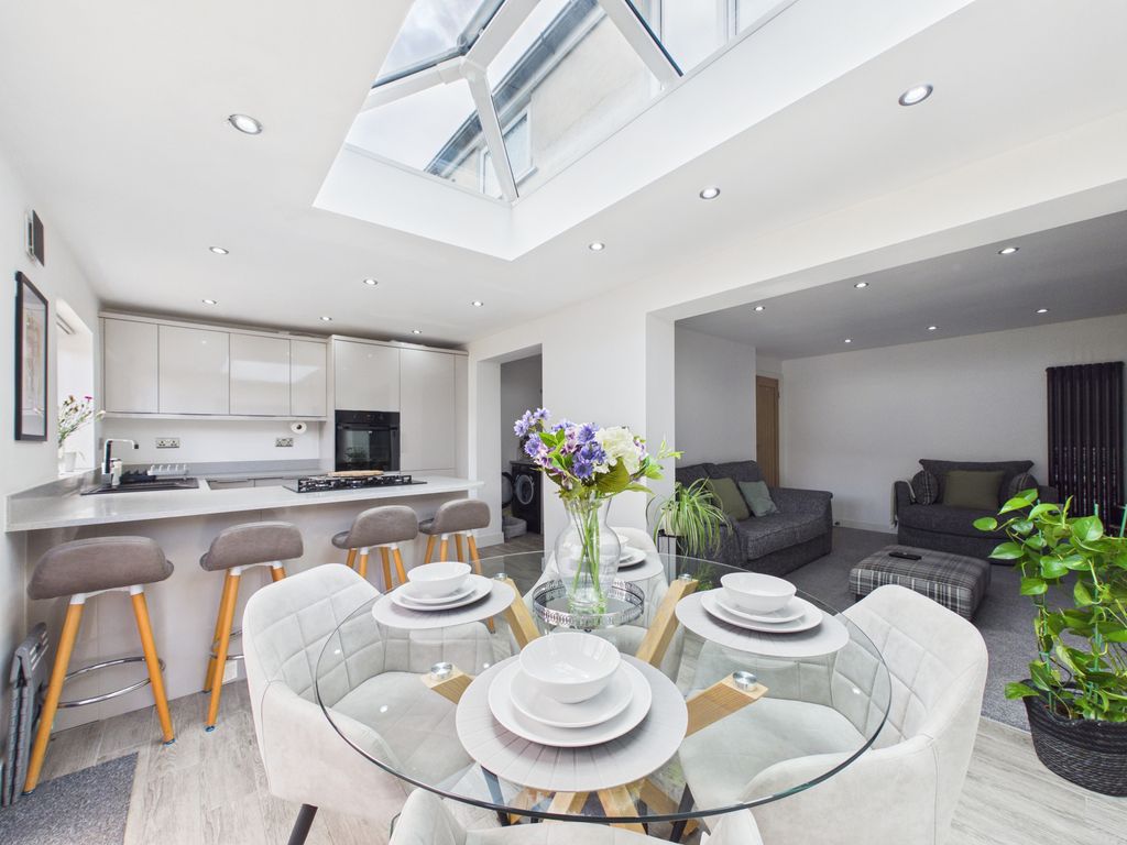 Property photo 2 of 28