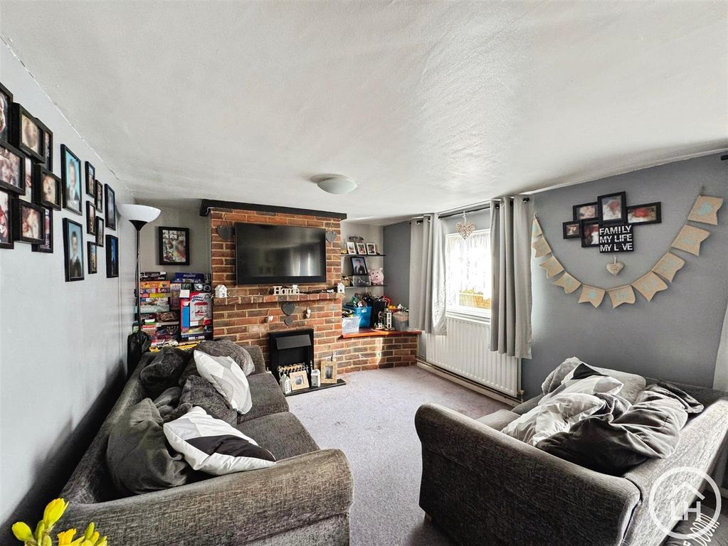 Property photo 2 of 13 Lounge