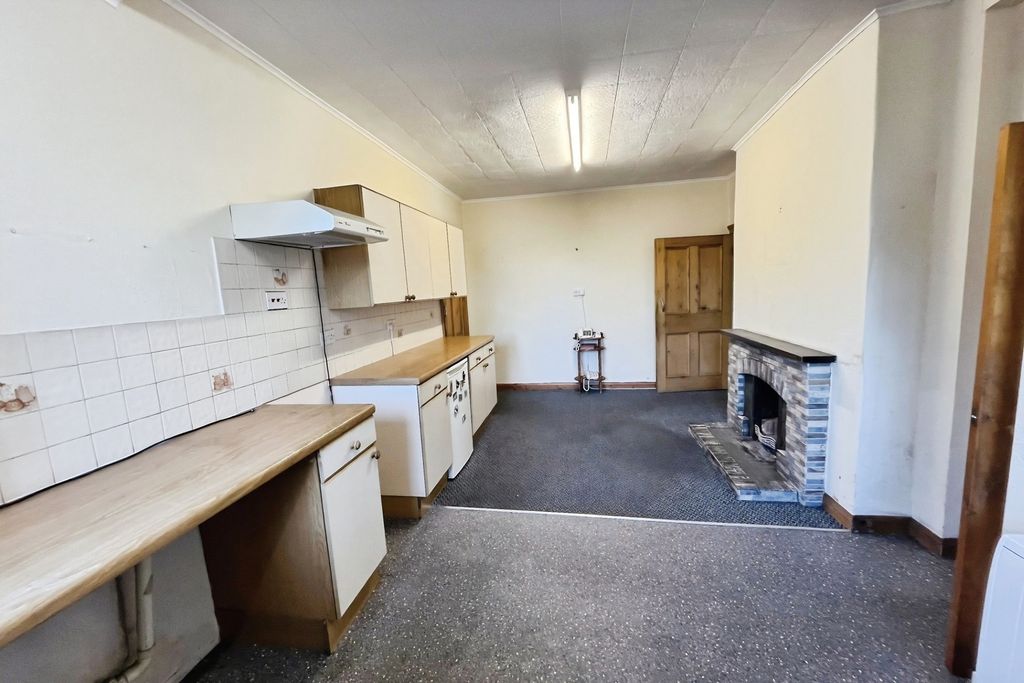 Property photo 3 of 11 Kitchen/Dining Room