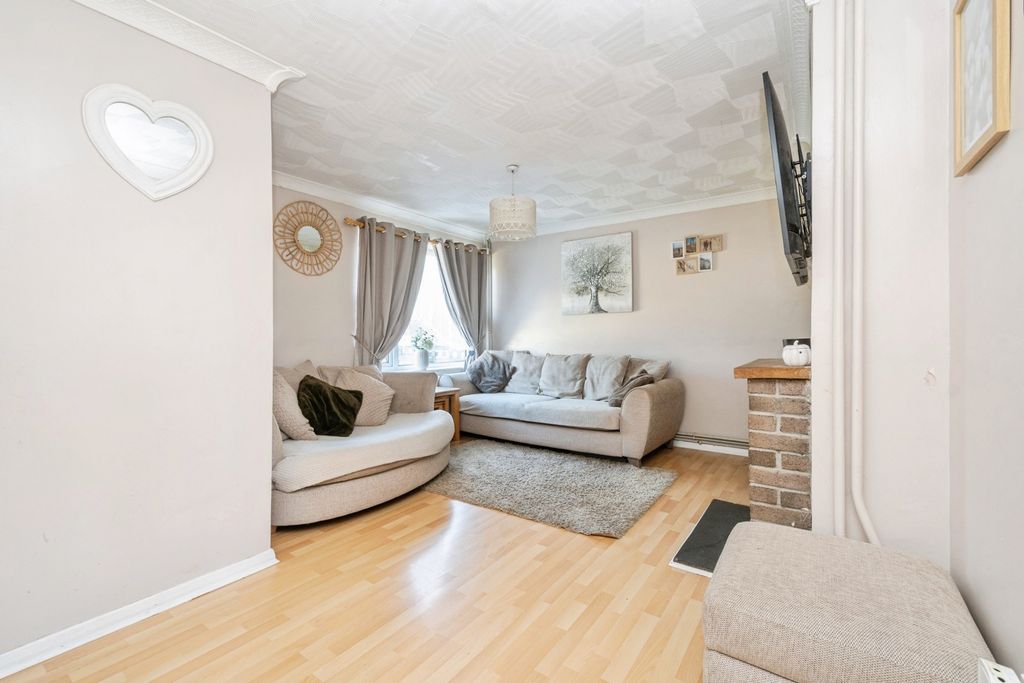 Property photo 2 of 18 Living Room