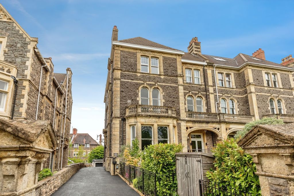 Property photo 1 of 11 Pbox-Img.Jpg