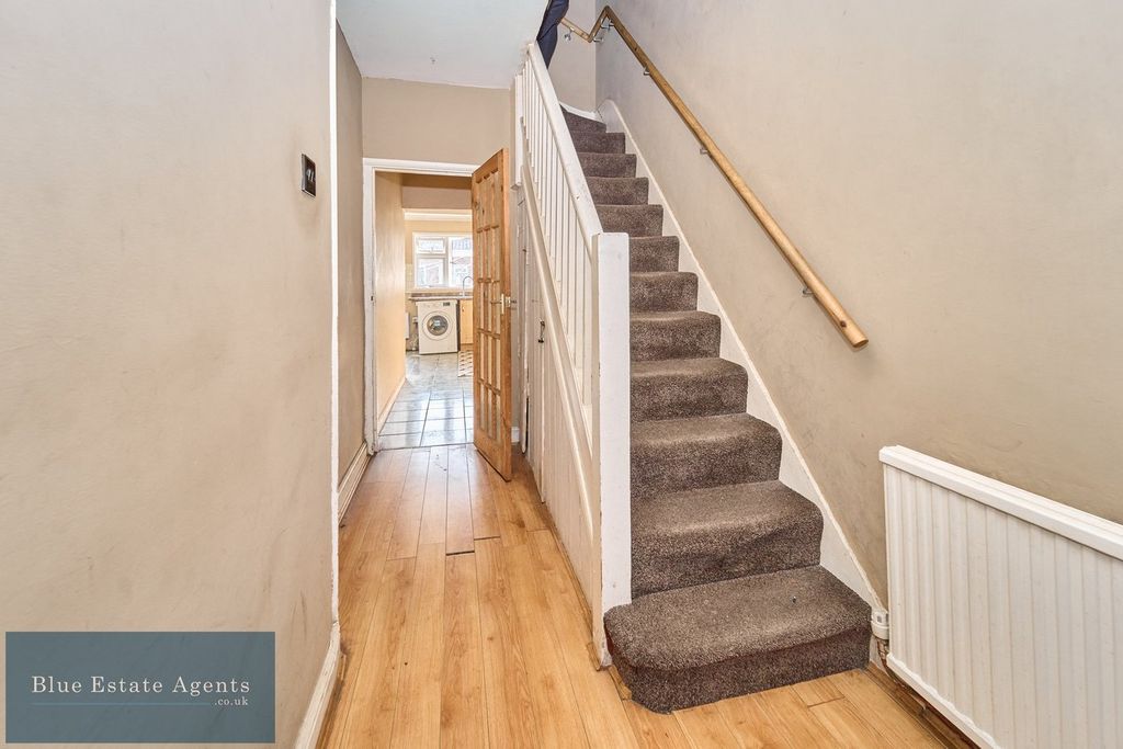 Property photo 3 of 24 Entrance